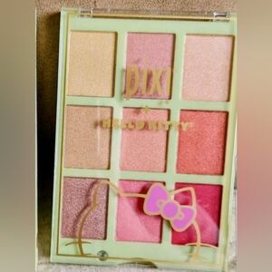 Pixi x Hello Kitty Pink and Gold Eyeshadow Palette☆NEW